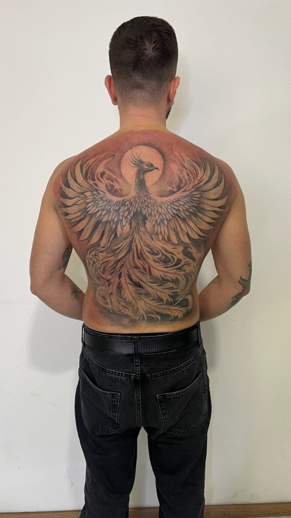 Tatuaje black n grey, fénix en espalda completa, Mr Otaf