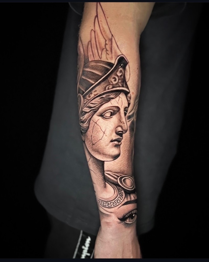 Tatuaje black n grey, estatua griega y ojo realista, antebrazo, Mr Otaf