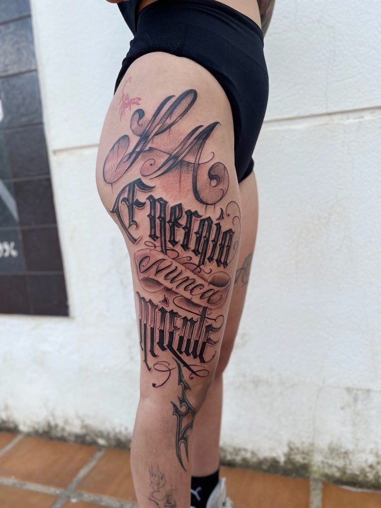 Lettering La energía nunca miente, pierna, Mr Otaf